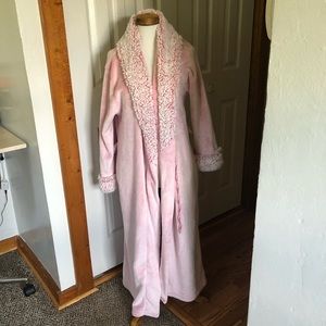 Soft pink Anne Klein robe